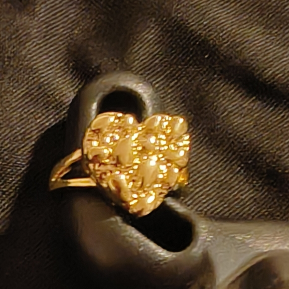 Gold Heart Ring - Picture 2 of 2